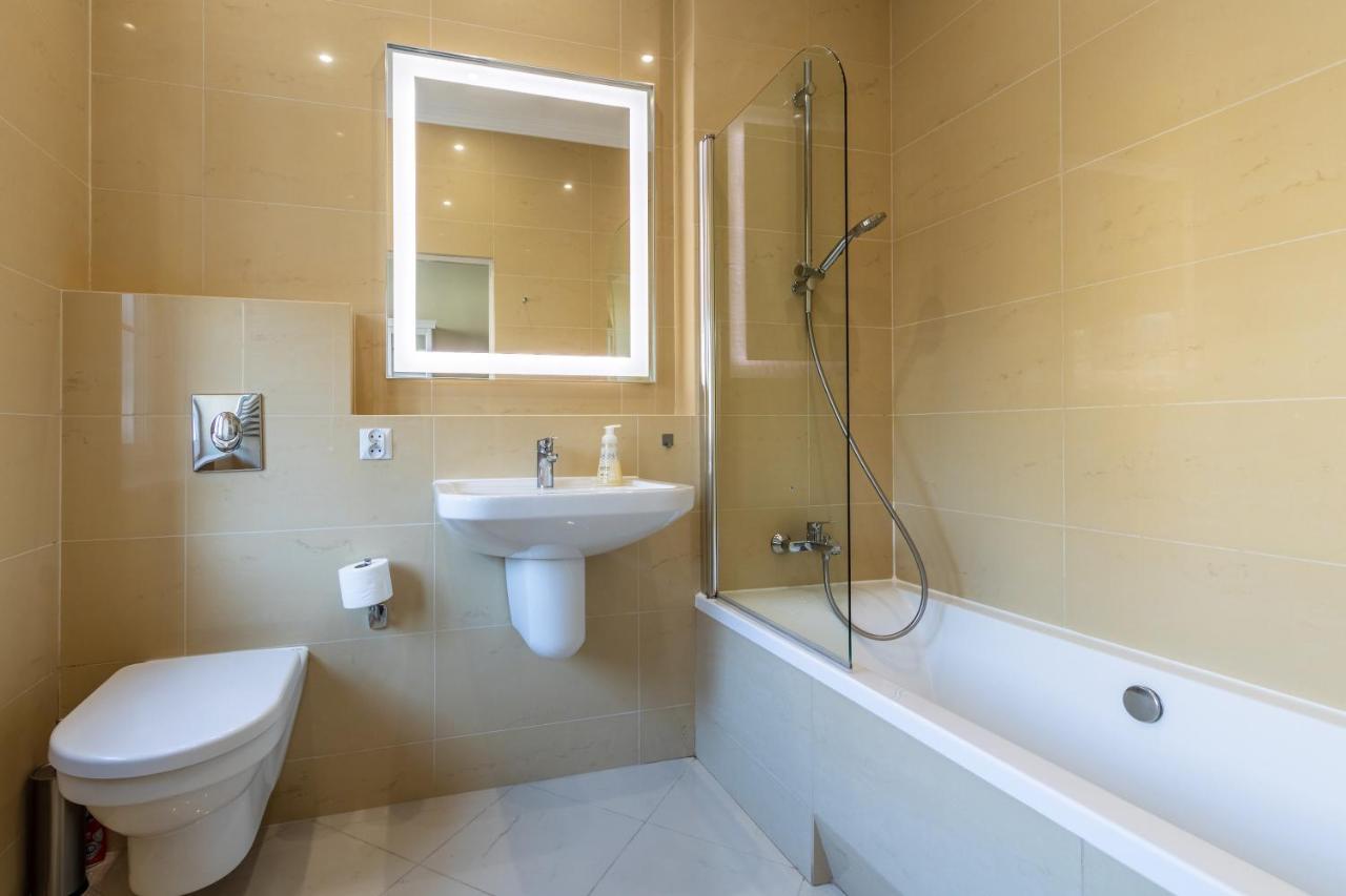 Apartament Luster I Obrazow Warsaw Exterior photo